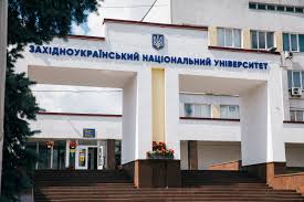 На тротуарі біля ЗУНУ помер викладач