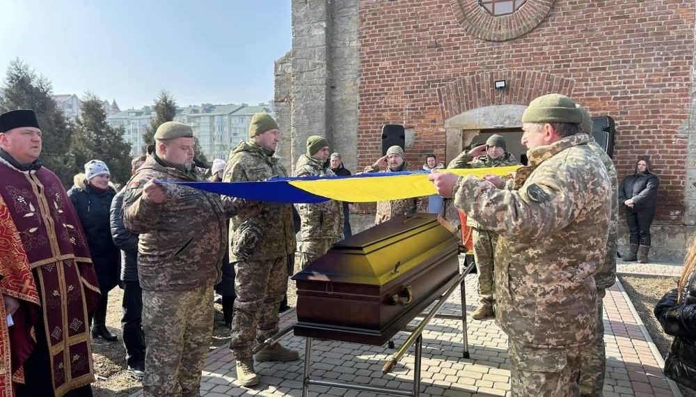 У Великоберезовицькій громаді попрощалися із захисником Василем Фіалкою