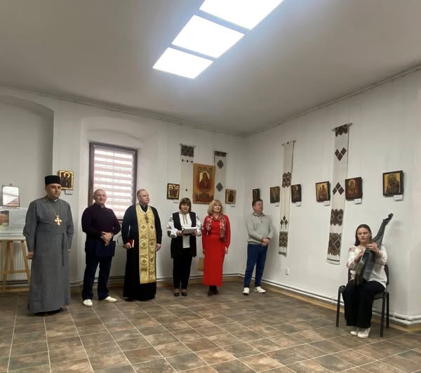 У Збаражі представили виставку ікон “Молитва пензлем”