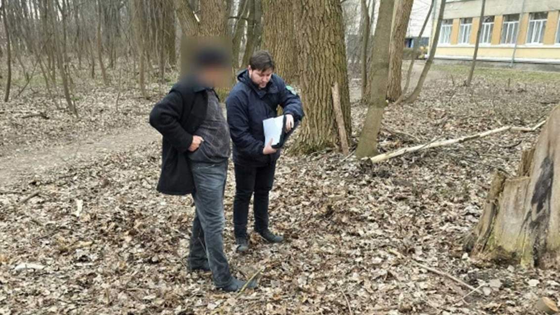 Священнику ПЦУ у Тернополі виписали штраф за зрізані 50 дерев біля церкви