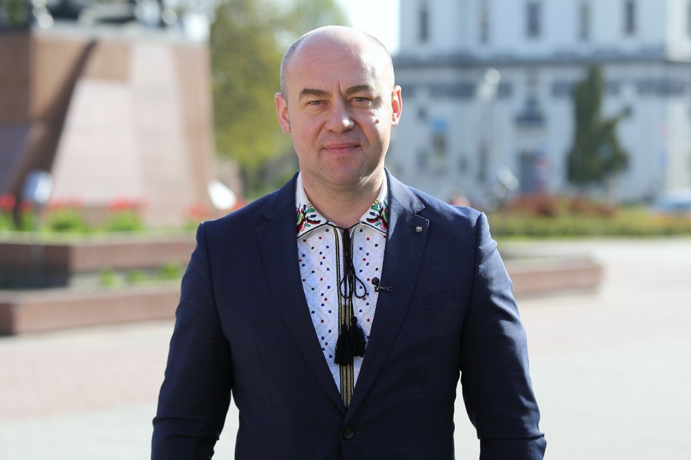 Мер Тернополя опинився в нижній частині рейтингу річних зарплат очільників обласних центрів