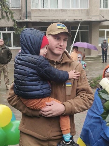 2 військових, які були 3 роки у полоні, повернулися додому на Тернопільщину