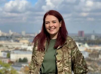 У Тернополі парамедикині Катерині «Пташці» Поліщук подарували вишиванку ручної роботи