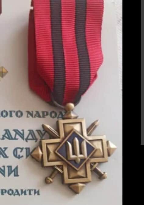 Герой з Гусятина отримав почесну нагороду ЗСУ — “Золотий хрест” (фото)