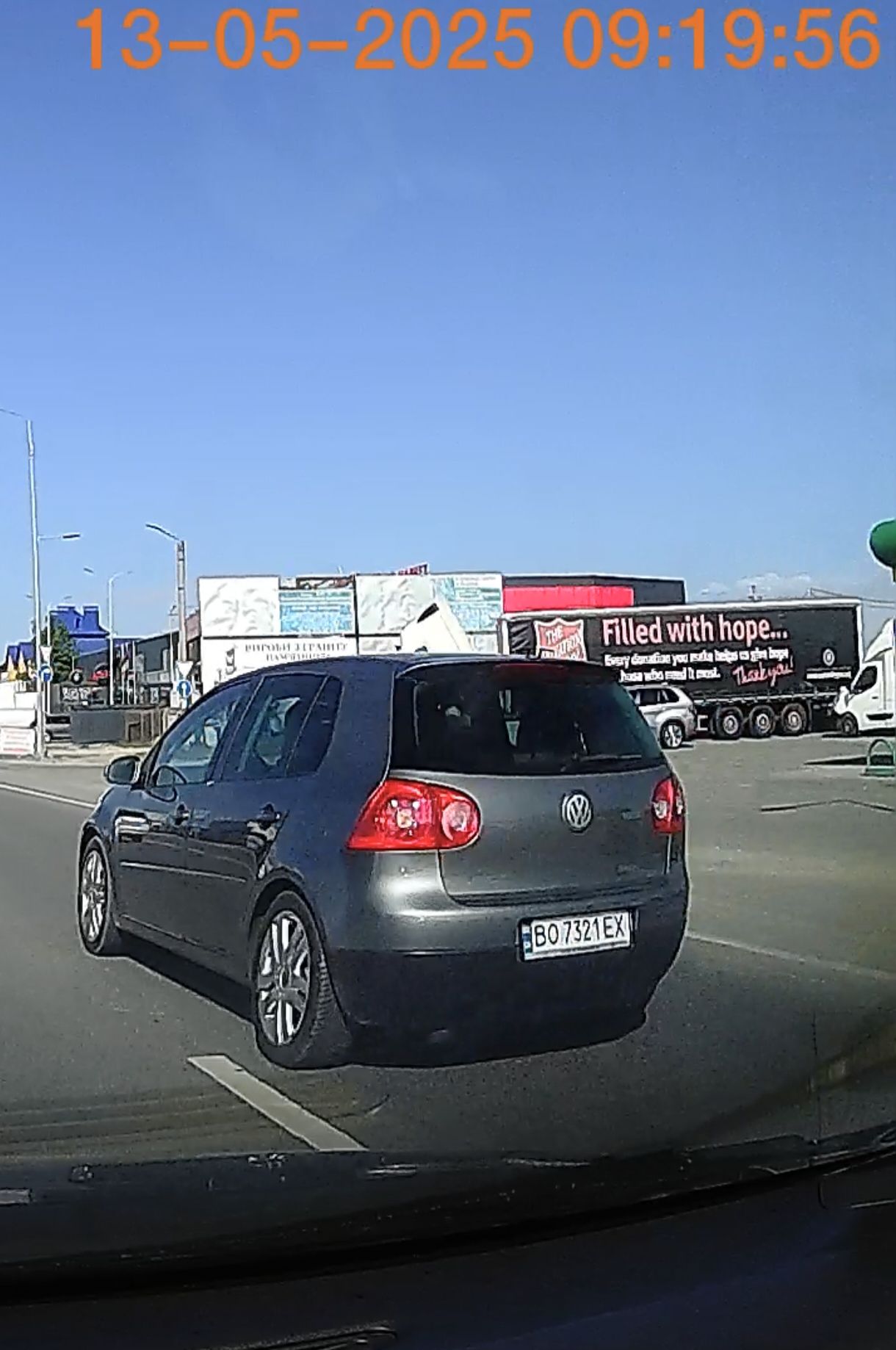 У Тернополі неповнолітня водійка порушила ПДР і створила аварійну ситуацію (відео)