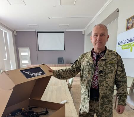 Першу зарплату військовий із заходу України передав на дрон для побратимів (фото)
