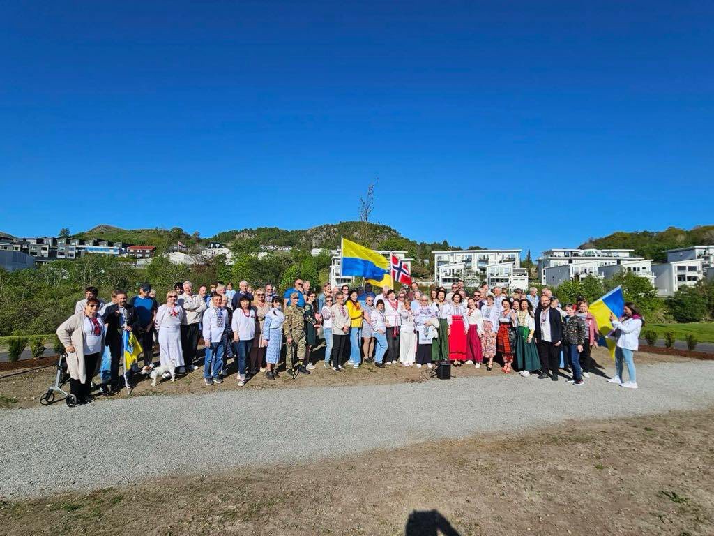 Дерево дружби посадили в Норвегії за участі громади Копичинців з Тернопільщини