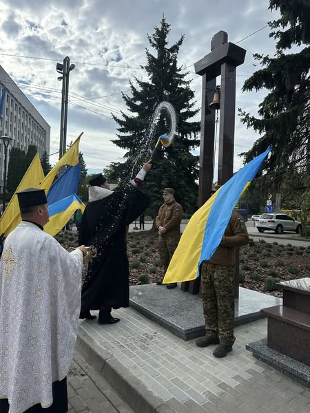 Вперше в Тернополі провели церемонію з Дзвоном Пам’яті на честь полеглих Захисників (фото)