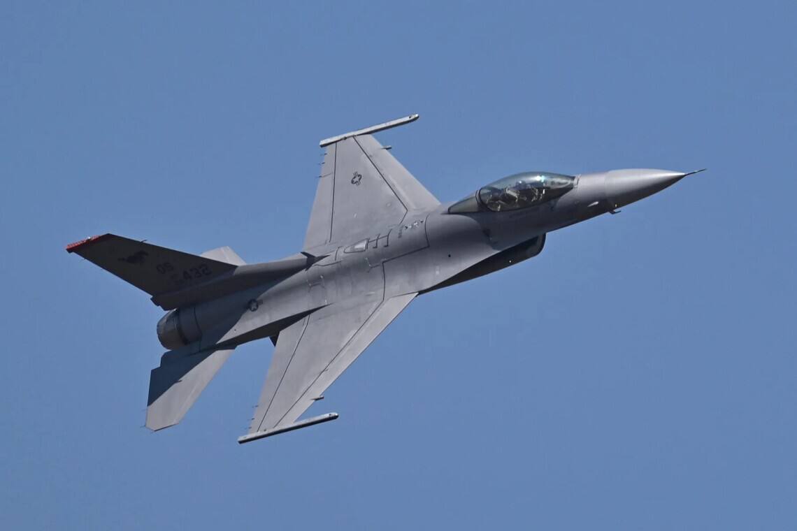Вночі Україна втратила літак F-16 — що з пілотом?