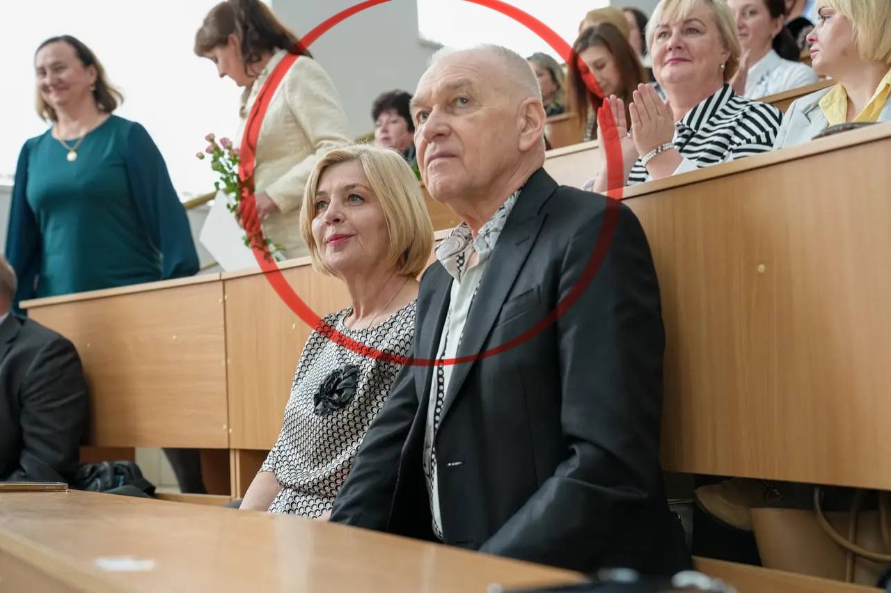 Головний лікар Тернопільської обласної психоневрологічної лікарні Володимир Шкробот, підозрюваний у хабарництві, повернувся на посаду.