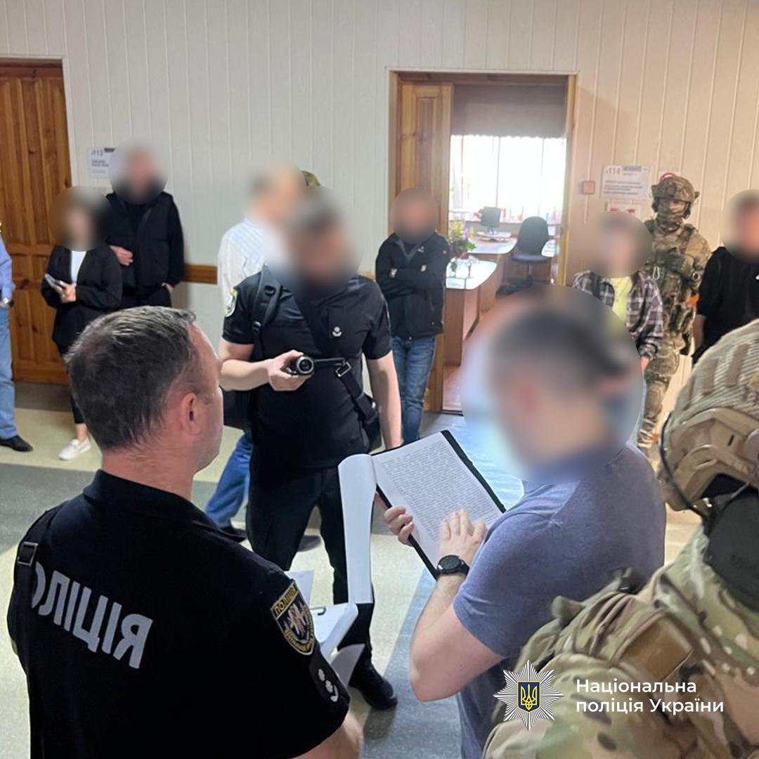 Поліція розслідує махінації з паливом: провели майже 50 обшуків у чотирьох містах (фото)