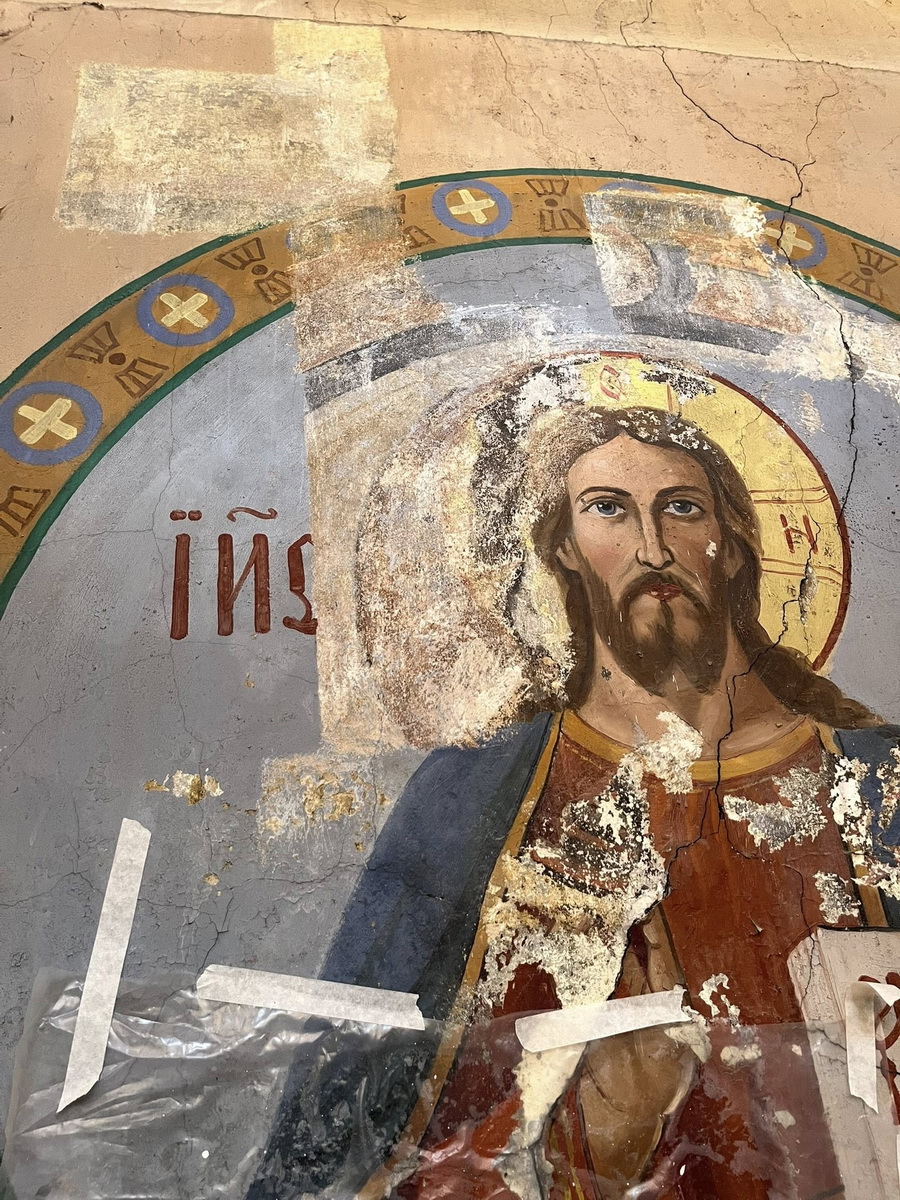 На Тернопільщині під час реставрації храму знайшли розписи початку ХХ століття (фото)