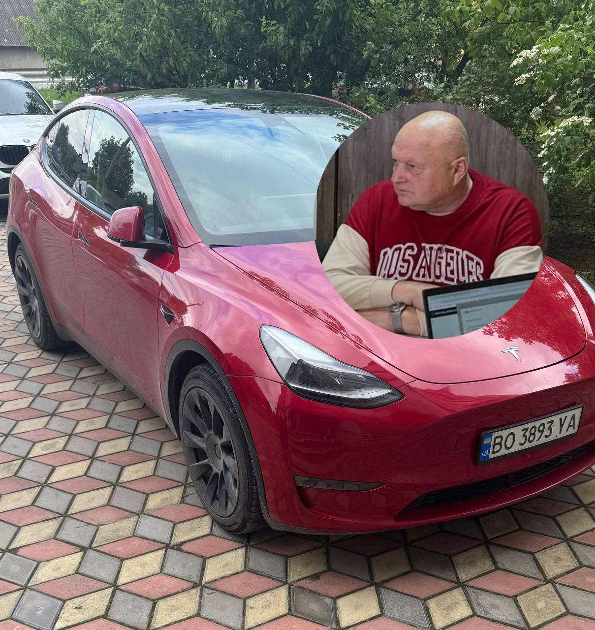 На Тернопільщині заступник голови громади їздить на Tesla, якої немає в декларації