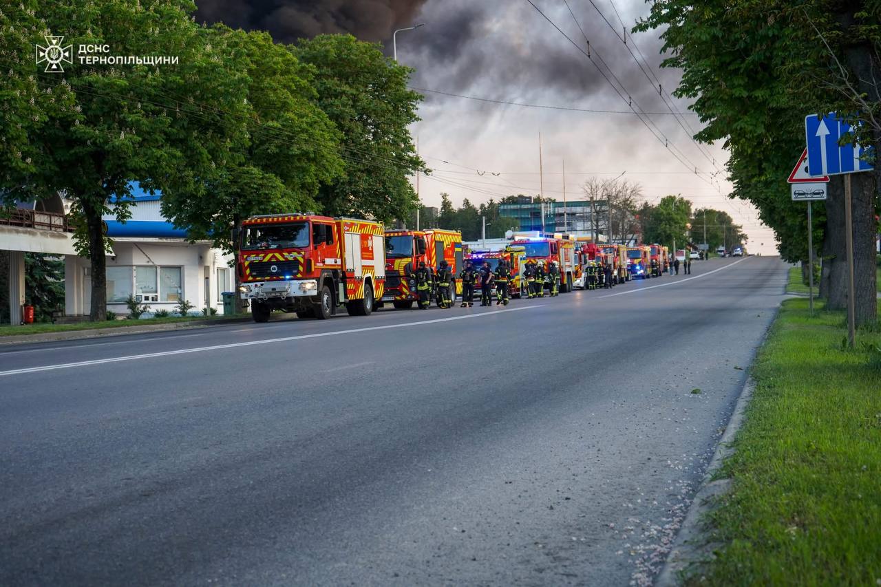 У Тернополі завершили ліквідацію пожеж після ракетної атаки