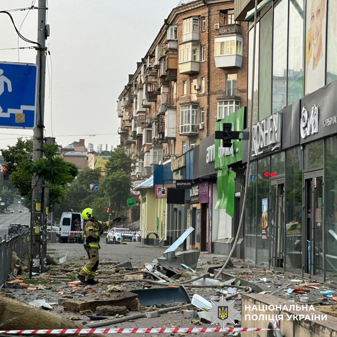 рф завдала масованого удару по Києву: чотири постраждалих, серед них поліцейський