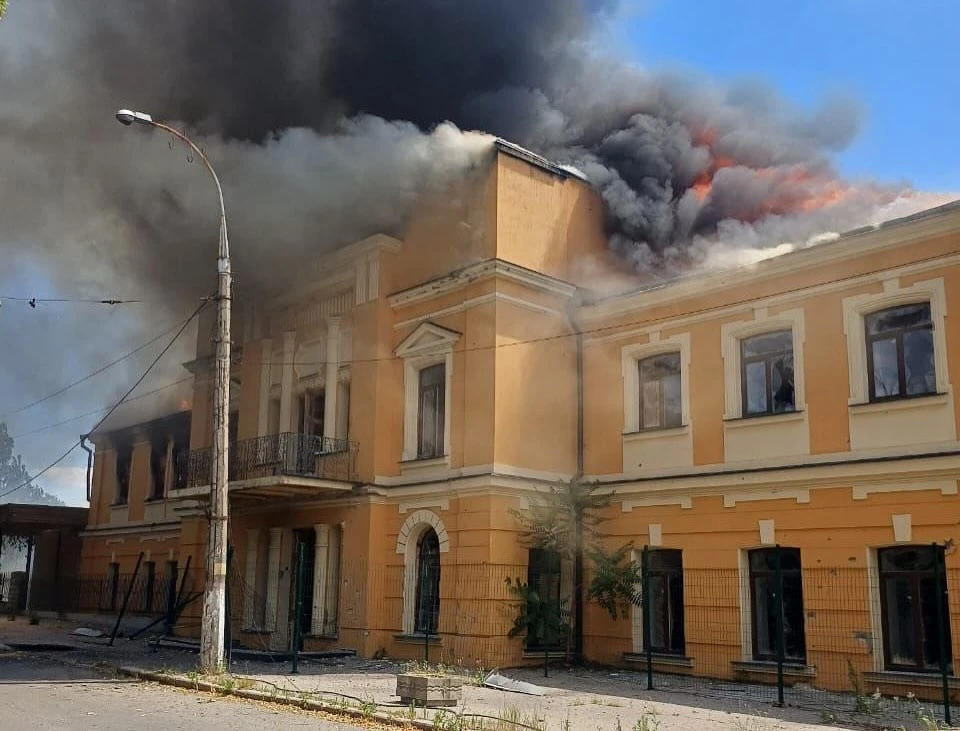 росія знищила старовинний Будинок культури суднобудівників у Херсоні