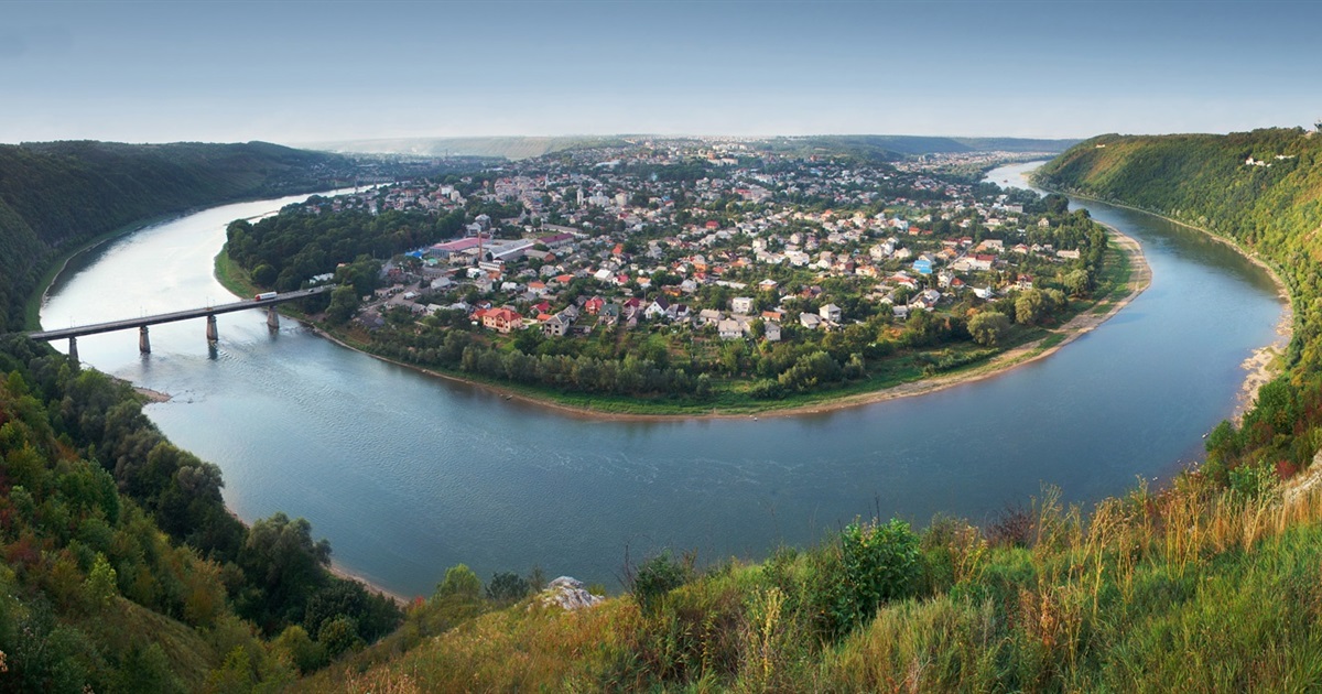 У Заліщиках скидали вагони із політв`язнями у воду: що відомо про цю подію?