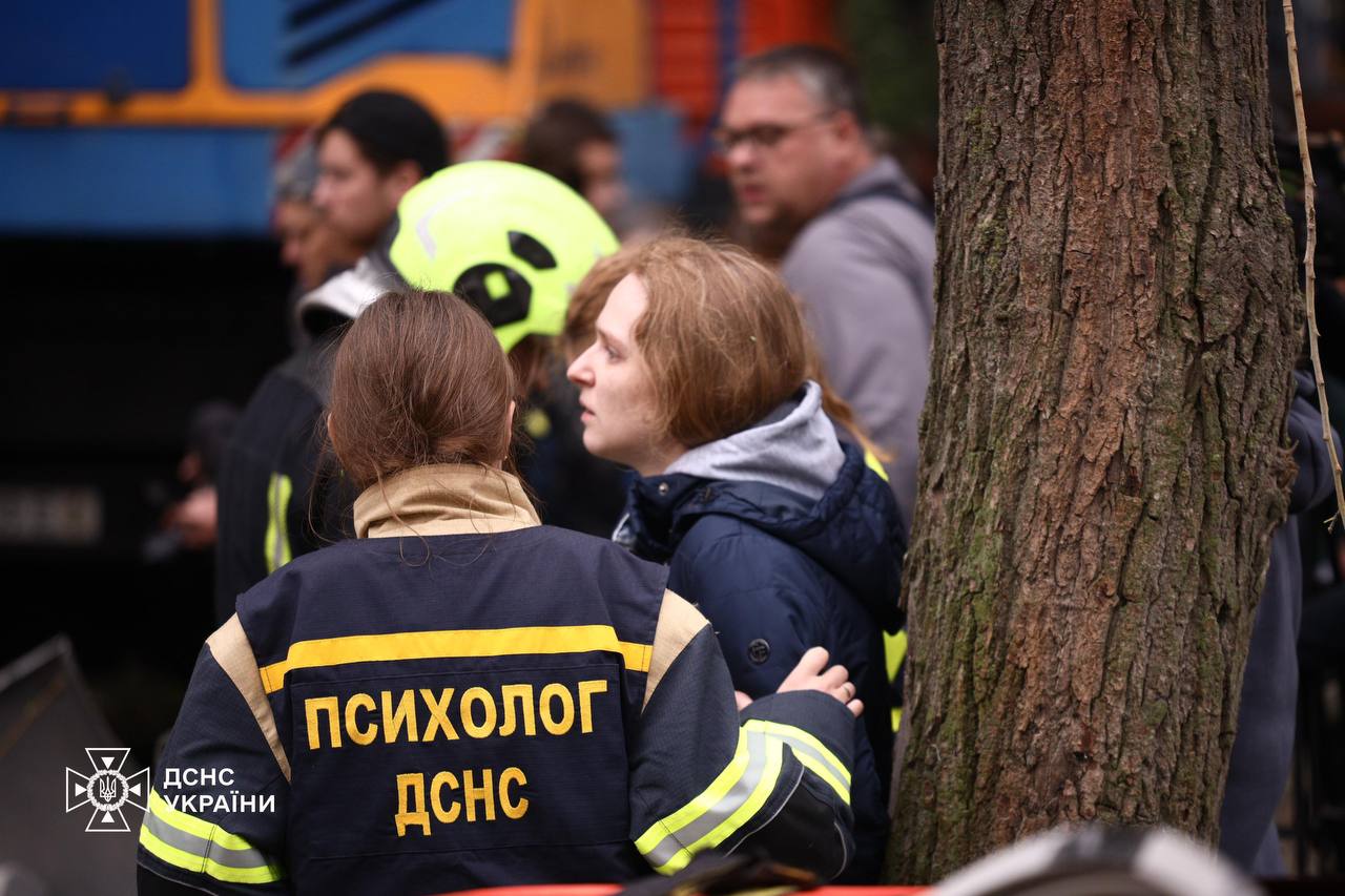 Масована нічна атака на Київ: є руйнування та поранені (фото)