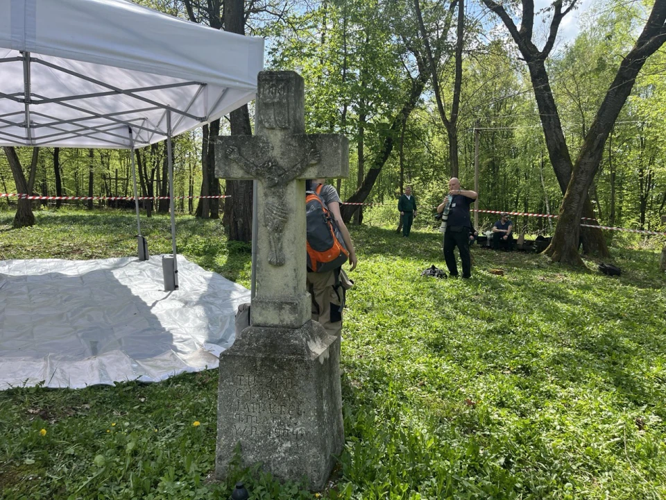 На Тернопільщині перепоховають останки 42 людей, знайдених у Пужниках
