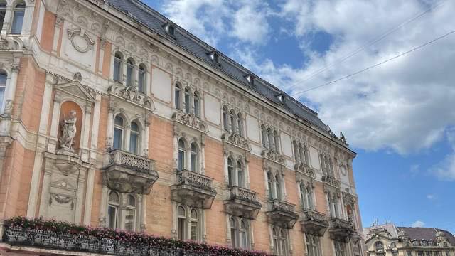 Готель «Жорж» у Львові оштрафували на 170 тисяч за поганий стан фасаду