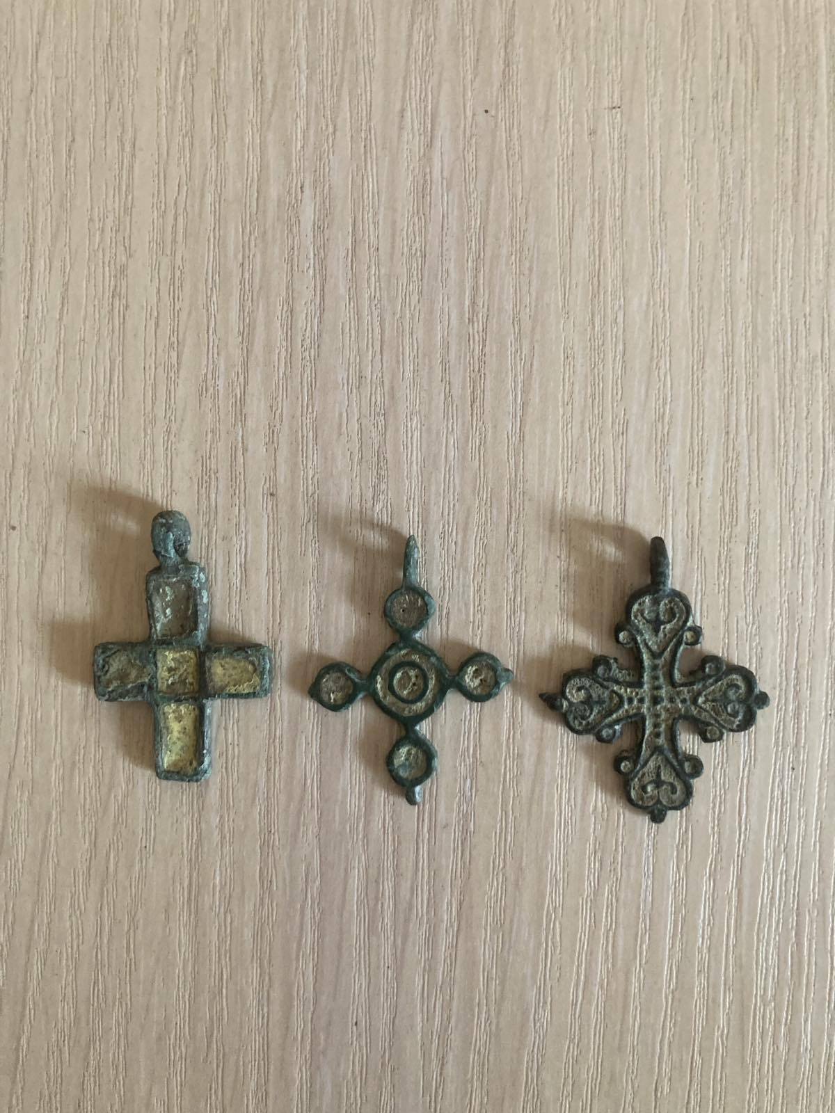 До Львівського історичного музею передали три хрестики часів Київської Русі