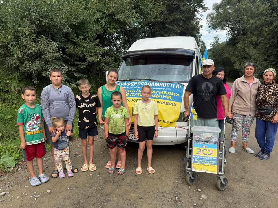 Волонтер Валерій Монарха вирушив у марафон на ходунках, щоб зібрати гроші для ЗСУ