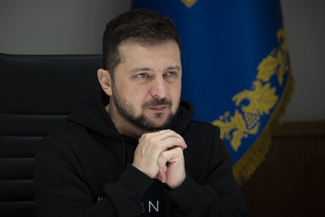 Зеленський хоче підвищити вік без обмежень на виїзд за кордон до 22 років