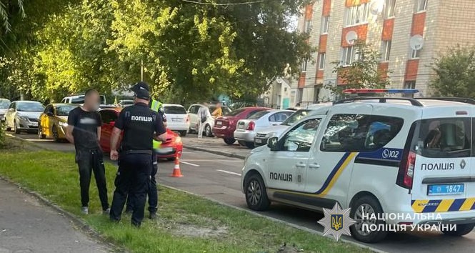 У Львові затримали чоловіків з гранатами посеред вулиці