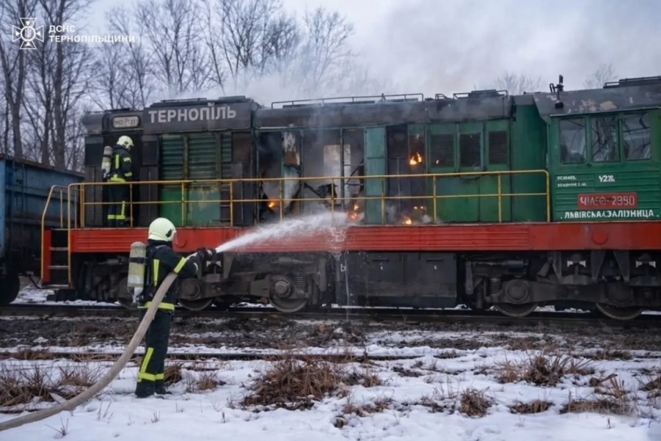 У передмісті Тернополя під час руху загорівся тепловоз